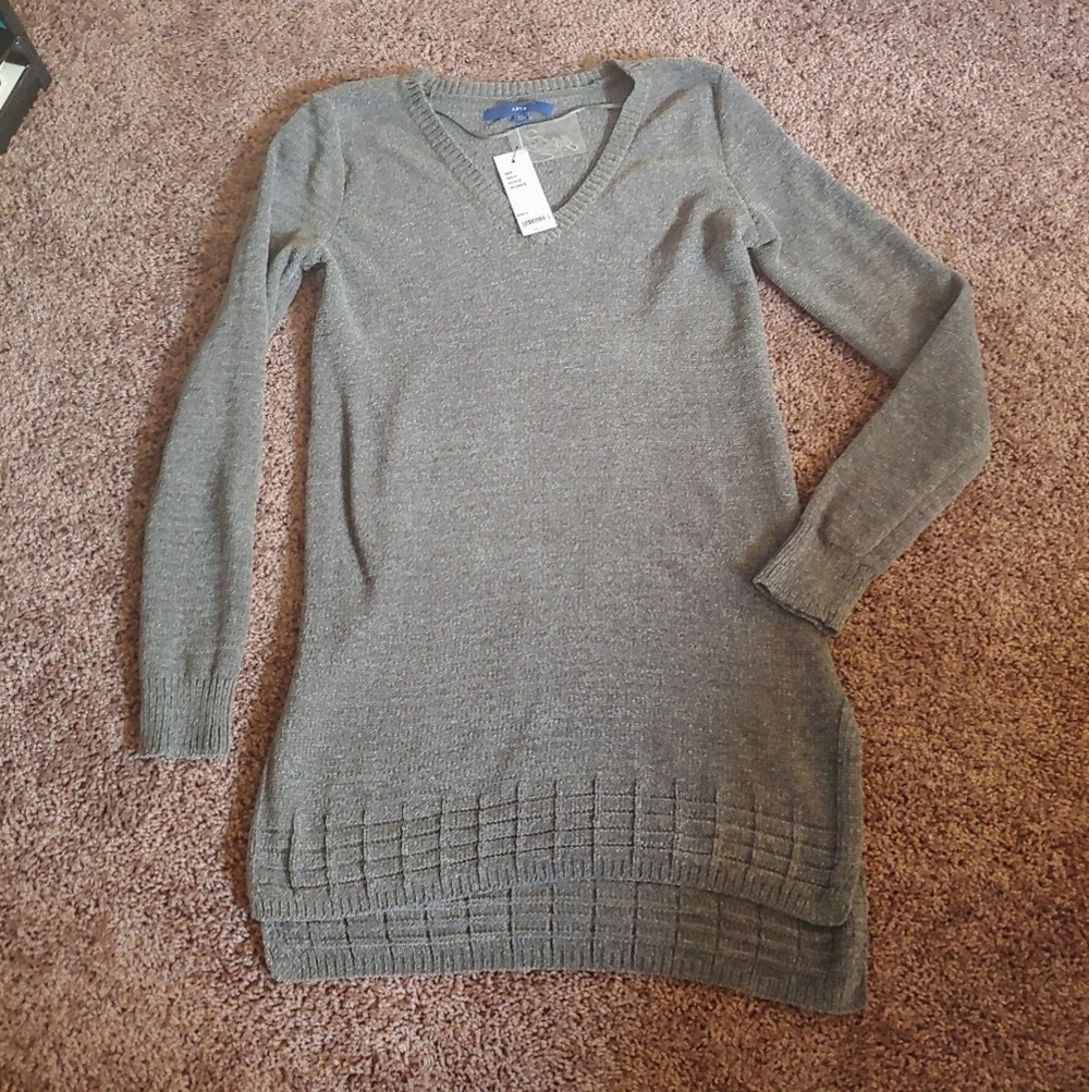 NWT apt 9 green super soft tunic vneck